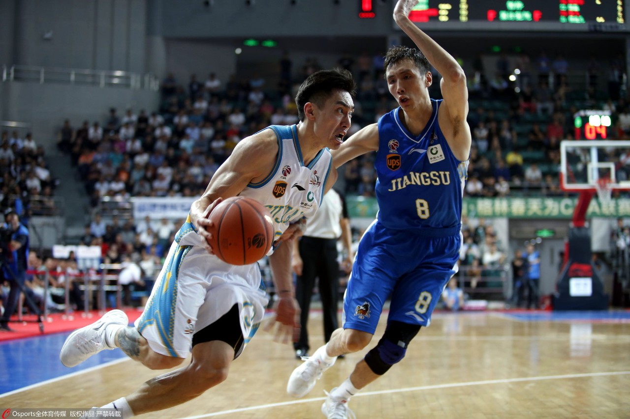 江苏队鏖战广东队，塔图姆带队取胜