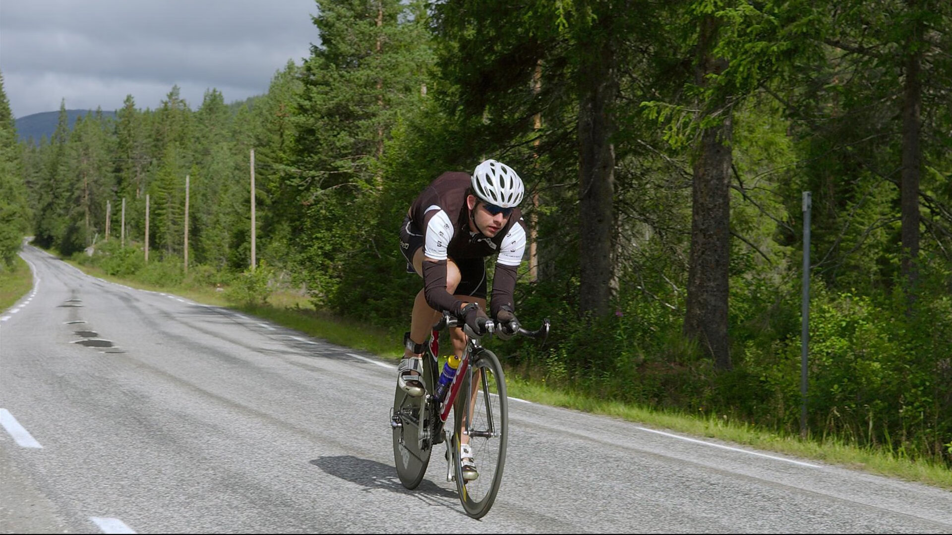 开云APP-骑士对阵广厦队，西亚卡姆节奏完全掌控，一场跨越文化的篮球对话