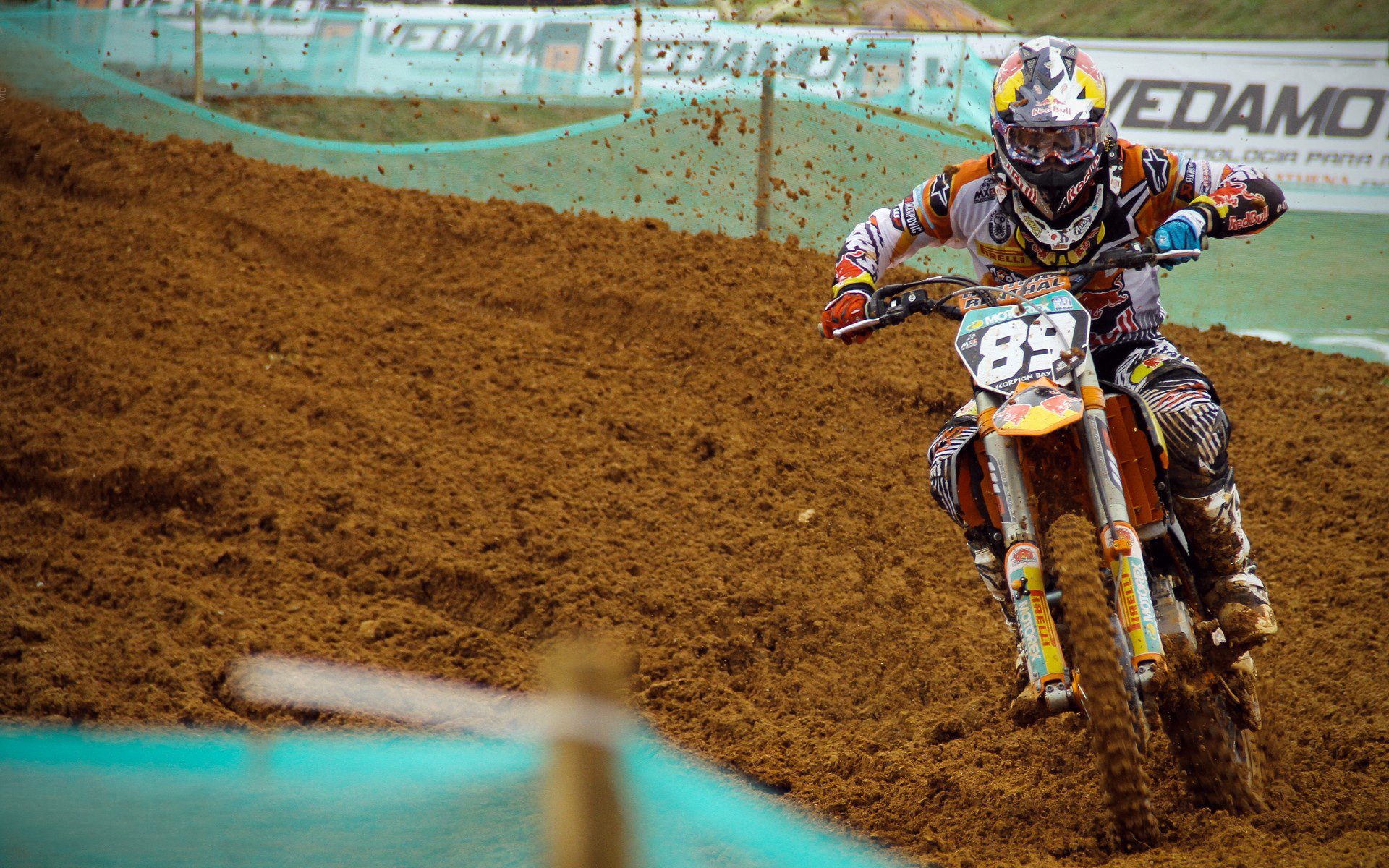 那不勒斯淘汰赛过关安哥拉，马丁内利的钝刀与足球的生存智慧